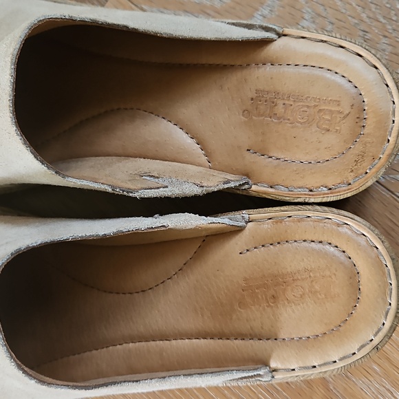 Born Clogs - Picture 2 of 4